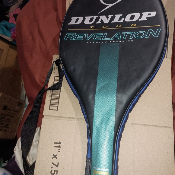 Dynamic Black and Blue Tennis Racket - Picture 5 of 7